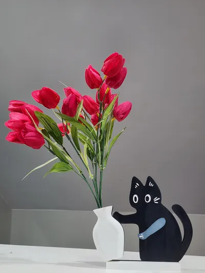 Cat-Tumble Vase