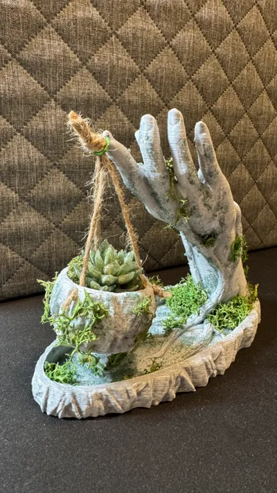 Sky-Cradle Pot
